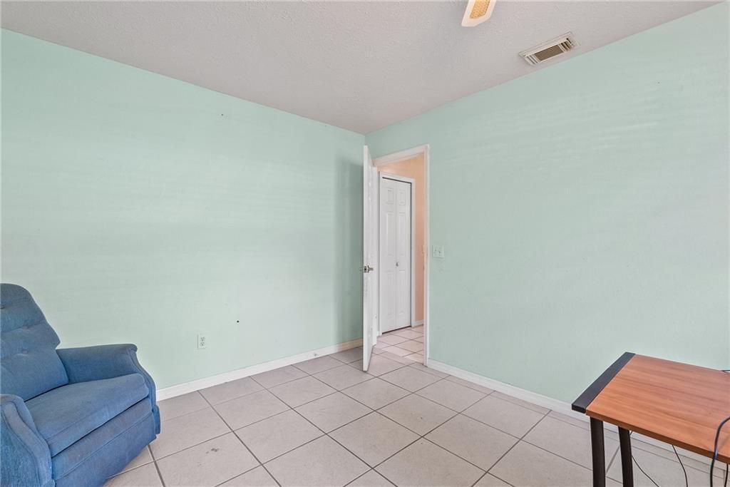 For Sale: $235,000 (3 beds, 2 baths, 1302 Square Feet)