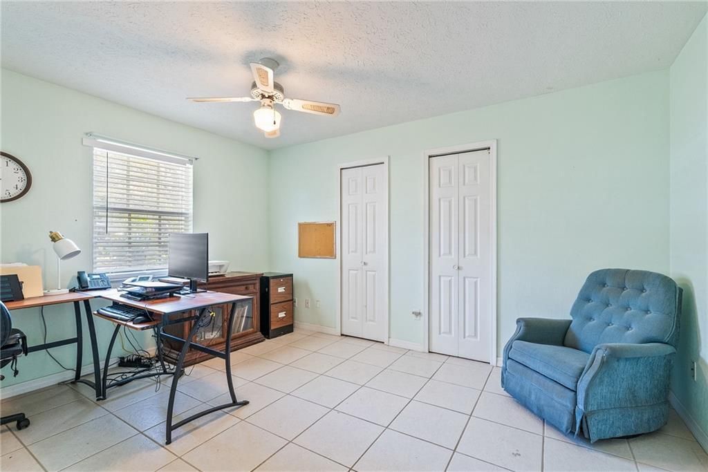 For Sale: $235,000 (3 beds, 2 baths, 1302 Square Feet)