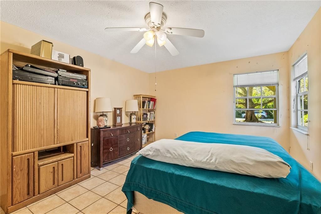 For Sale: $235,000 (3 beds, 2 baths, 1302 Square Feet)