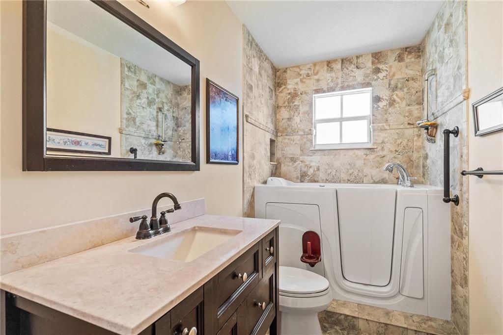 For Sale: $235,000 (3 beds, 2 baths, 1302 Square Feet)