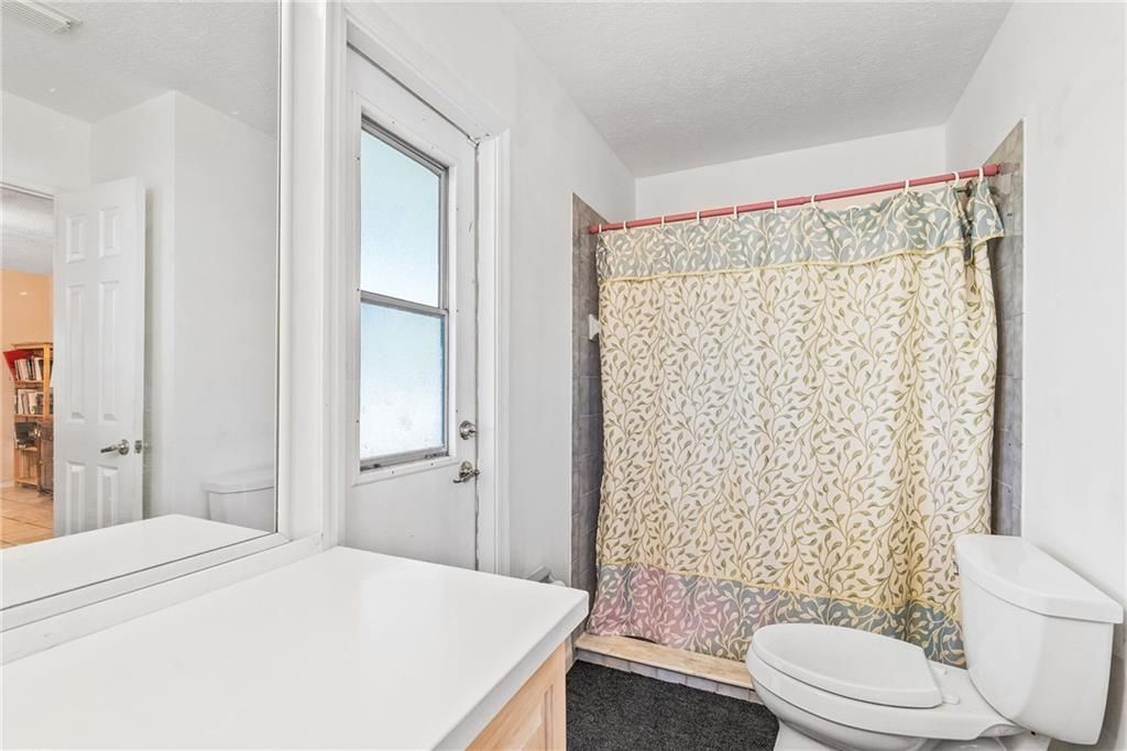 For Sale: $235,000 (3 beds, 2 baths, 1302 Square Feet)