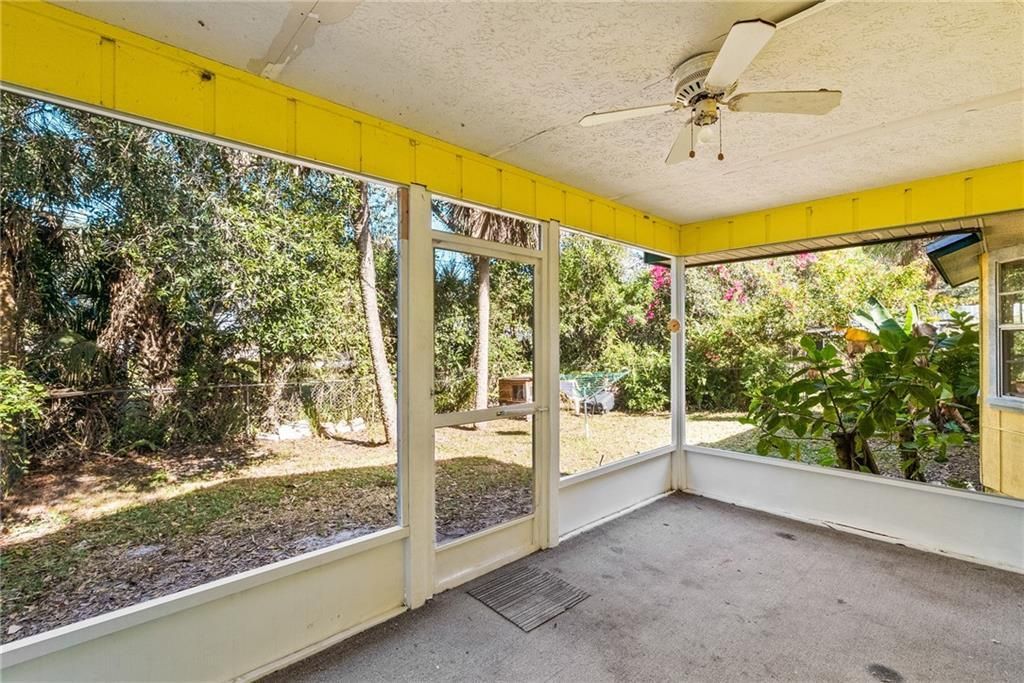 For Sale: $235,000 (3 beds, 2 baths, 1302 Square Feet)