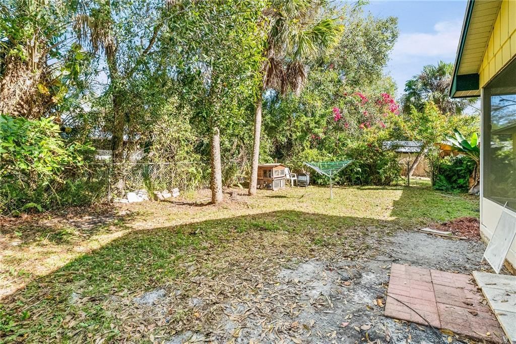 For Sale: $235,000 (3 beds, 2 baths, 1302 Square Feet)