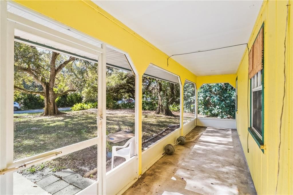 For Sale: $235,000 (3 beds, 2 baths, 1302 Square Feet)