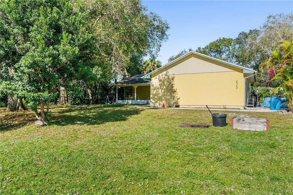 For Sale: $235,000 (3 beds, 2 baths, 1302 Square Feet)