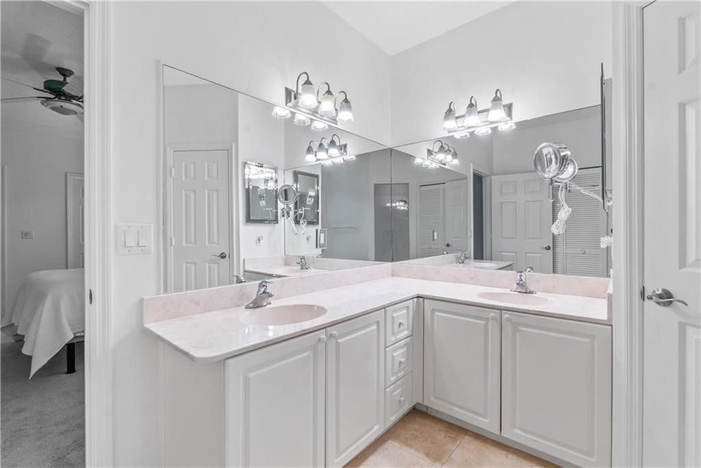 En Venta: $949,000 (4 camas, 3 baños, 2496 Pies cuadrados)