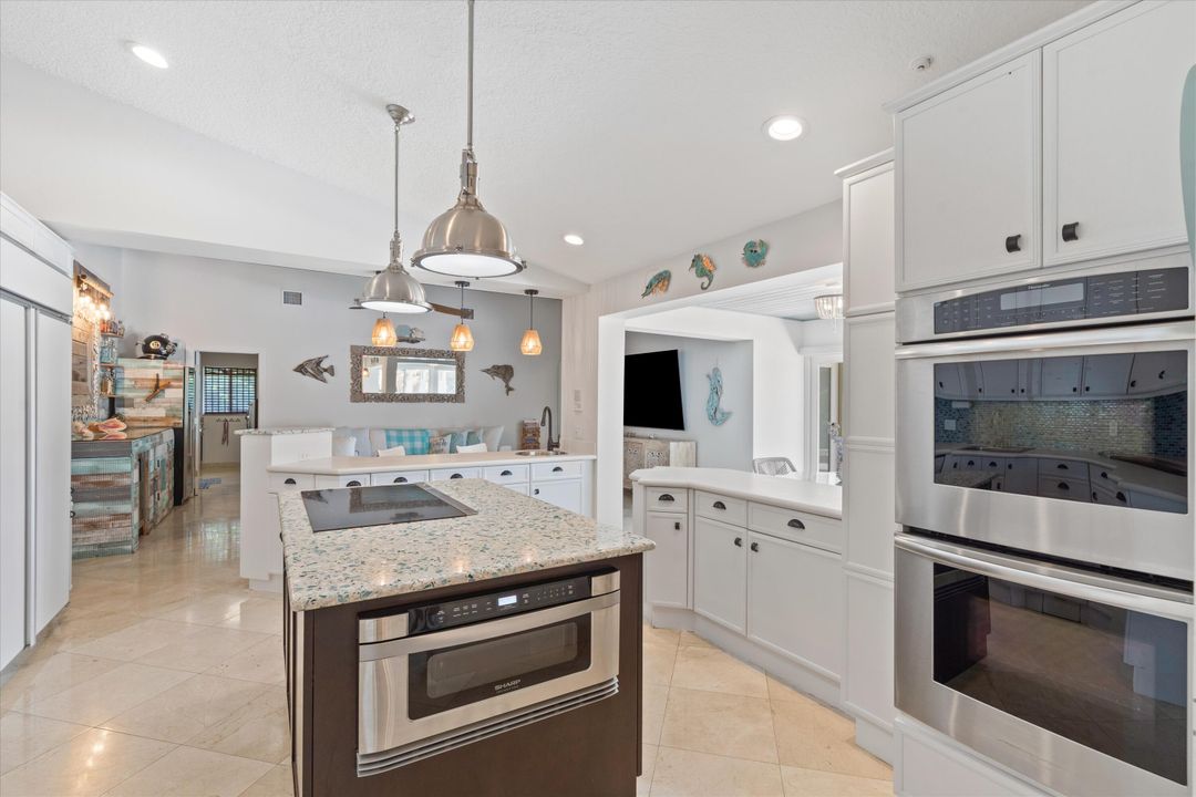 En Venta: $3,925,000 (4 camas, 2 baños, 2724 Pies cuadrados)