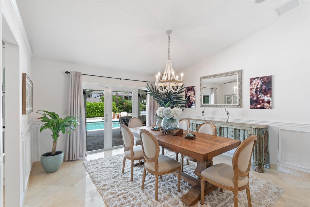 En Venta: $3,925,000 (4 camas, 2 baños, 2724 Pies cuadrados)