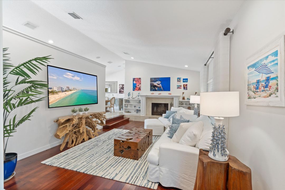 En Venta: $3,925,000 (4 camas, 2 baños, 2724 Pies cuadrados)