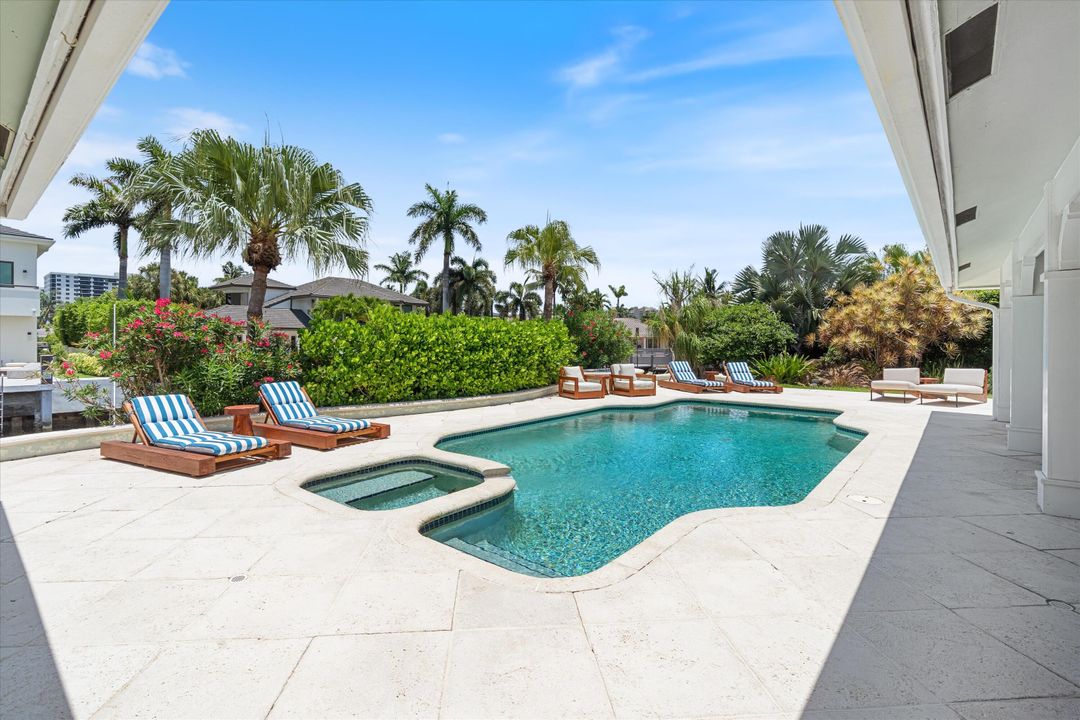 En Venta: $3,925,000 (4 camas, 2 baños, 2724 Pies cuadrados)