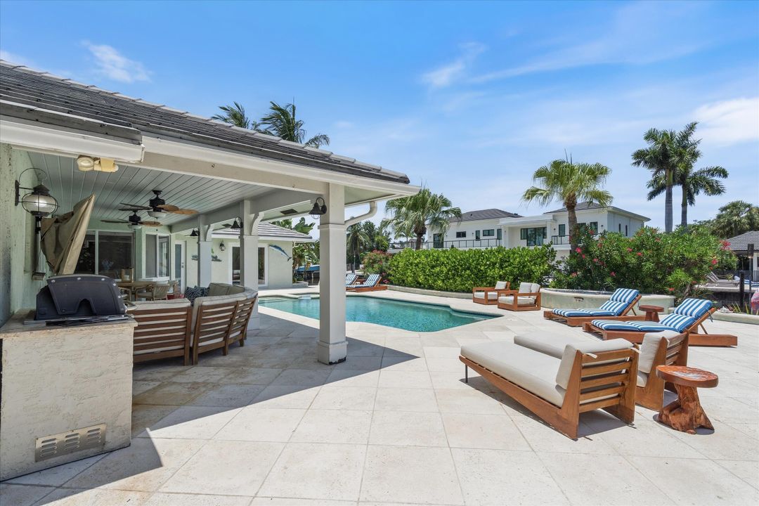 En Venta: $3,925,000 (4 camas, 2 baños, 2724 Pies cuadrados)