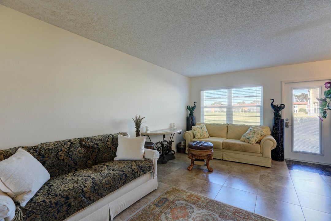 待售: $110,000 (1 贝兹, 1 浴室, 750 平方英尺)