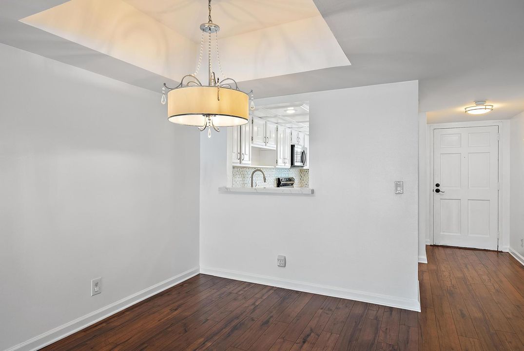 For Rent: $2,400 (2 beds, 2 baths, 1078 Square Feet)