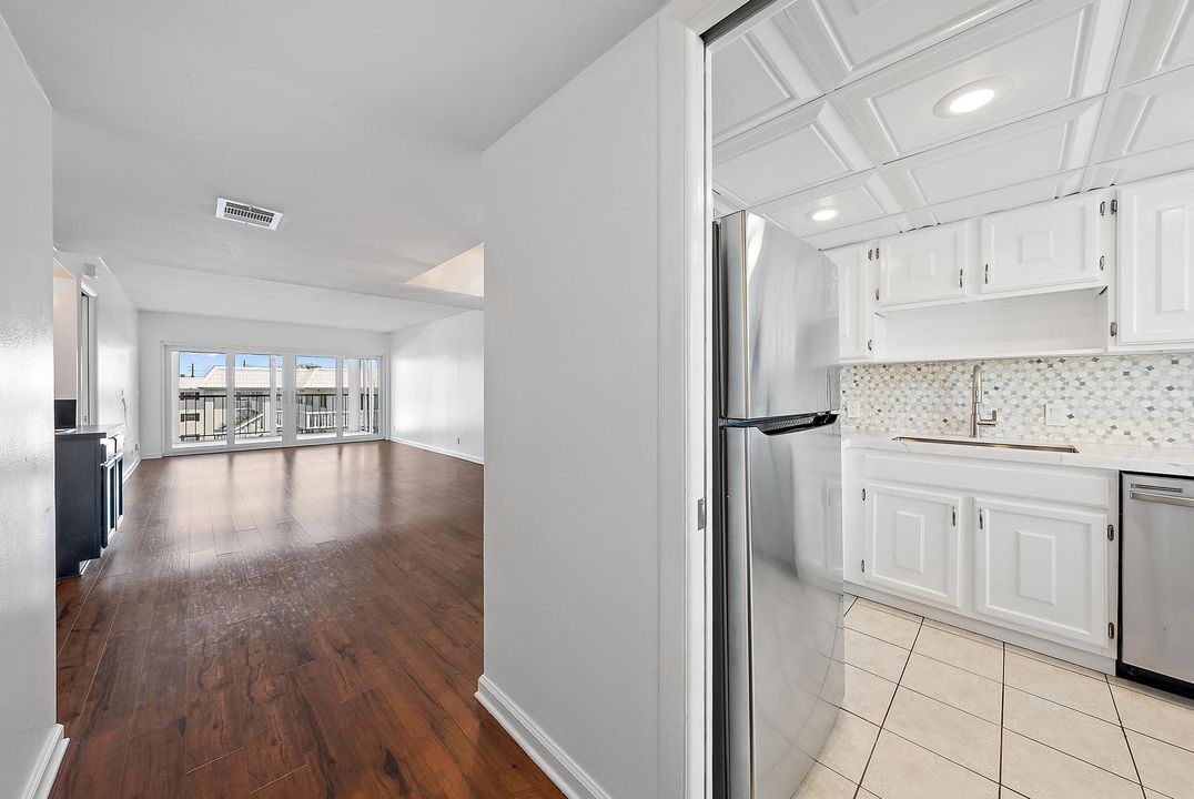 For Rent: $2,400 (2 beds, 2 baths, 1078 Square Feet)