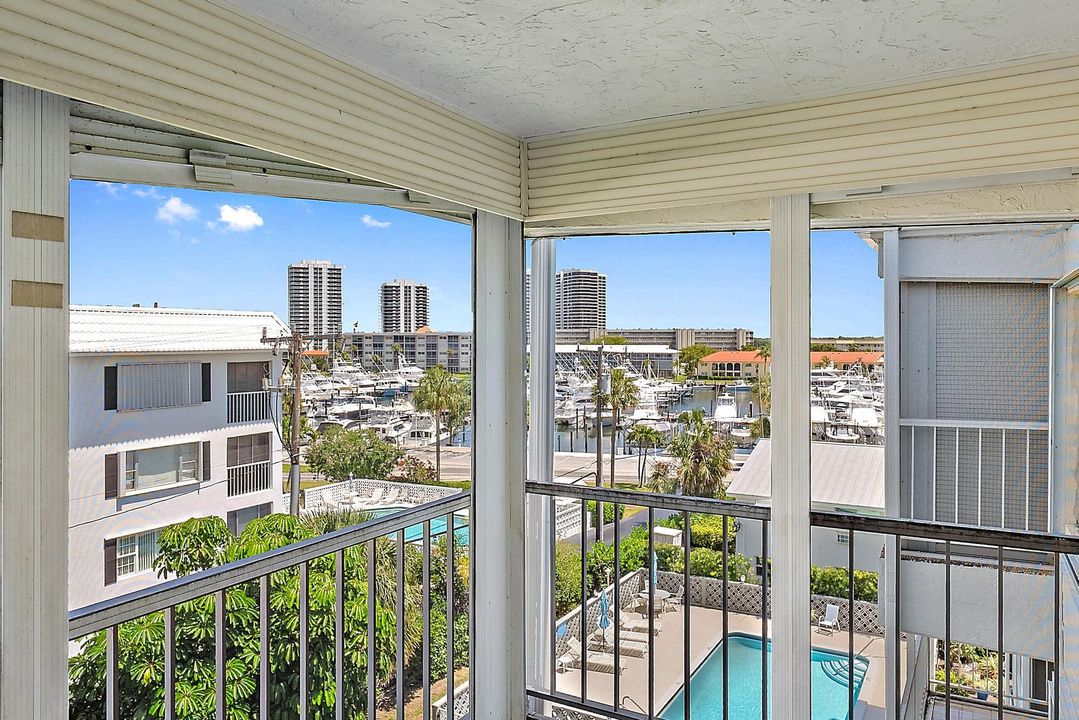 For Rent: $2,400 (2 beds, 2 baths, 1078 Square Feet)