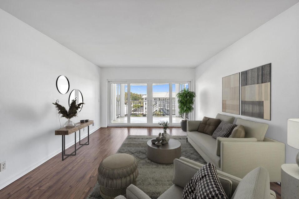 For Sale: $299,999 (2 beds, 2 baths, 1078 Square Feet)