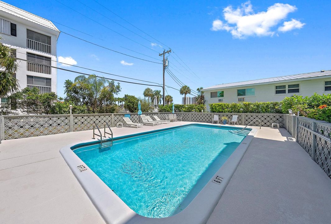 For Sale: $299,999 (2 beds, 2 baths, 1078 Square Feet)