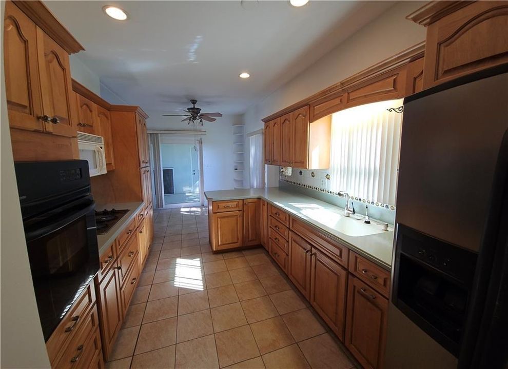 В аренду: $1,800 (2 спален, 1 ванн, 936 Квадратных фут)