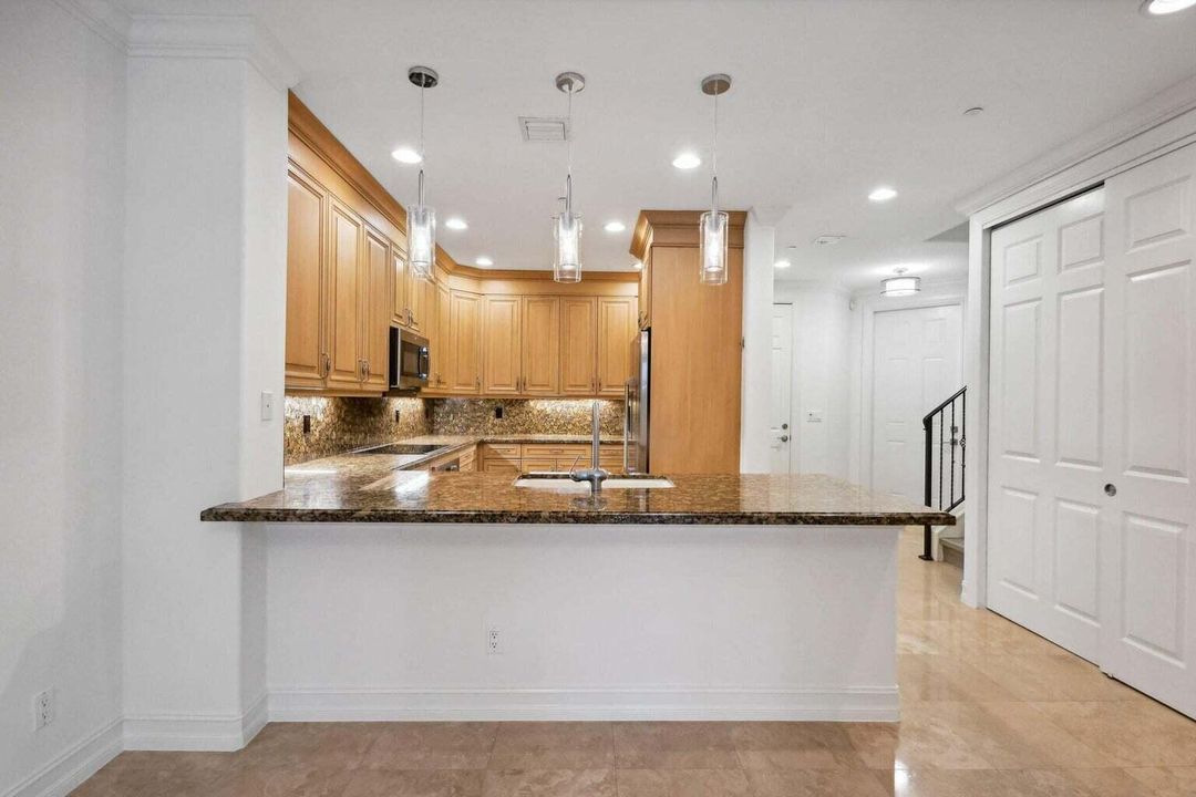 For Rent: $5,200 (3 beds, 3 baths, 3037 Square Feet)