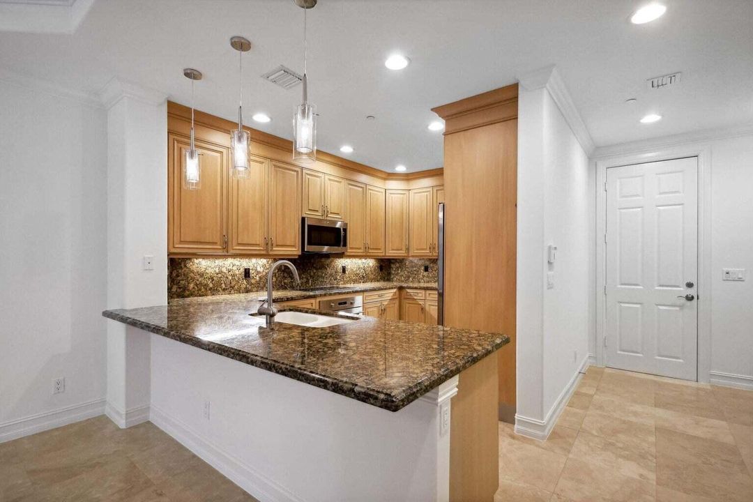 For Rent: $5,200 (3 beds, 3 baths, 3037 Square Feet)