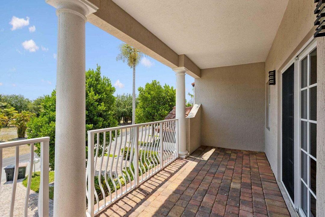 For Rent: $5,200 (3 beds, 3 baths, 3037 Square Feet)