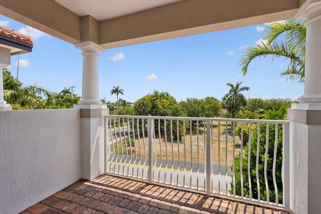 For Rent: $5,200 (3 beds, 3 baths, 3037 Square Feet)