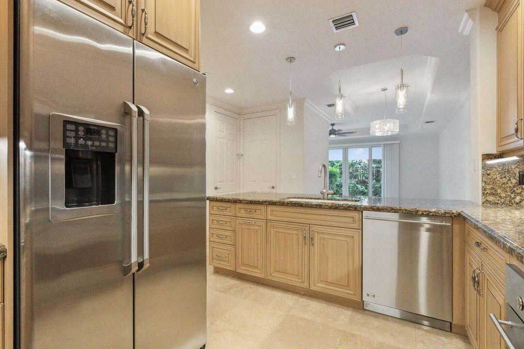 For Rent: $5,200 (3 beds, 3 baths, 3037 Square Feet)