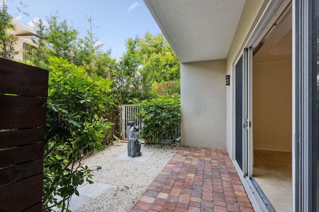 For Rent: $5,200 (3 beds, 3 baths, 3037 Square Feet)