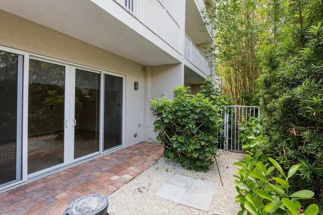 For Rent: $5,200 (3 beds, 3 baths, 3037 Square Feet)