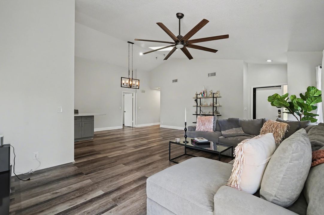 На продажу: $749,900 (3 спален, 2 ванн, 1625 Квадратных фут)