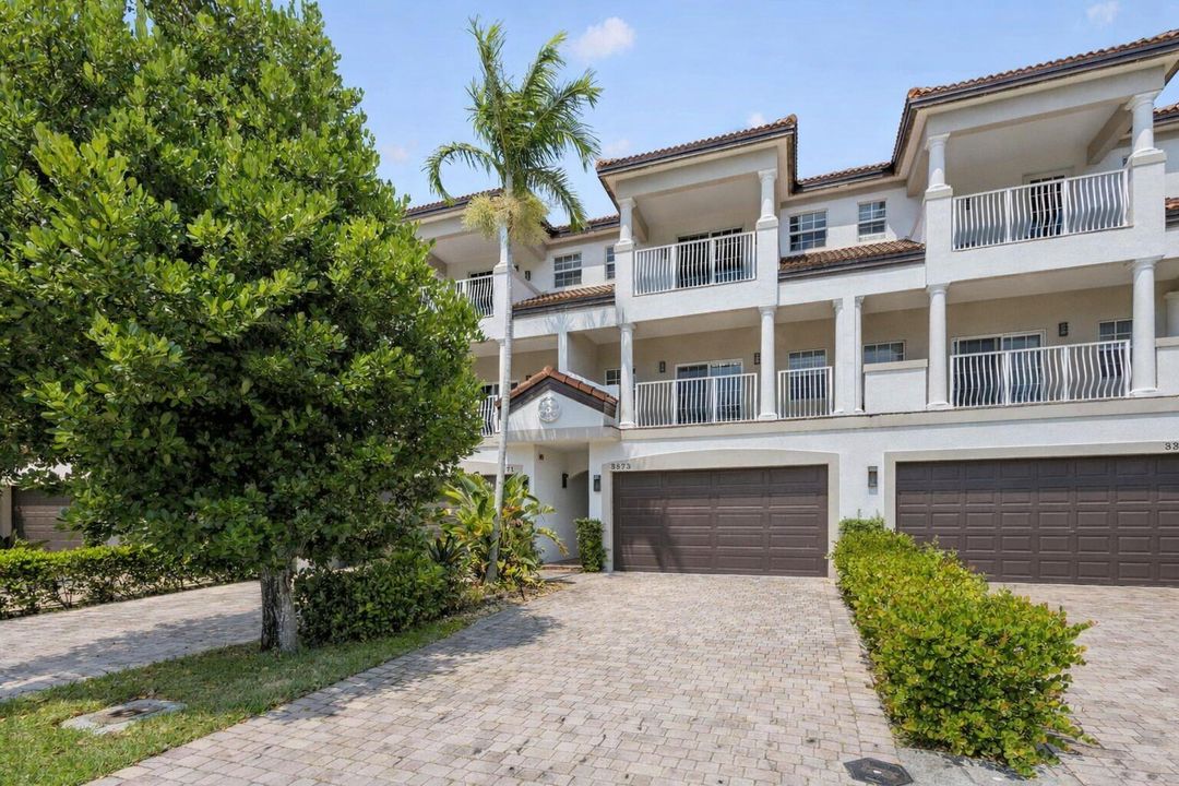 For Rent: $5,200 (3 beds, 3 baths, 3037 Square Feet)