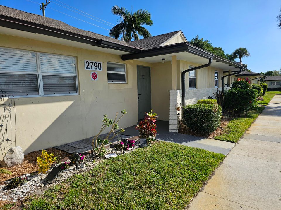 For Sale: $159,000 (2 beds, 2 baths, 895 Square Feet)