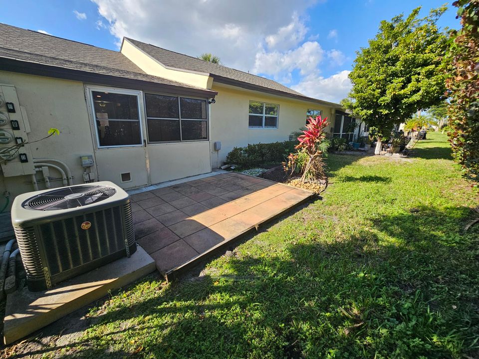 For Sale: $159,000 (2 beds, 2 baths, 895 Square Feet)