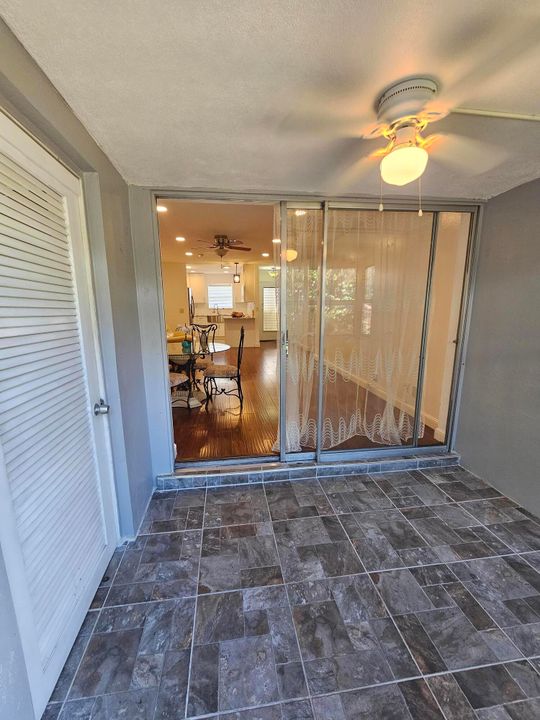 For Sale: $159,000 (2 beds, 2 baths, 895 Square Feet)