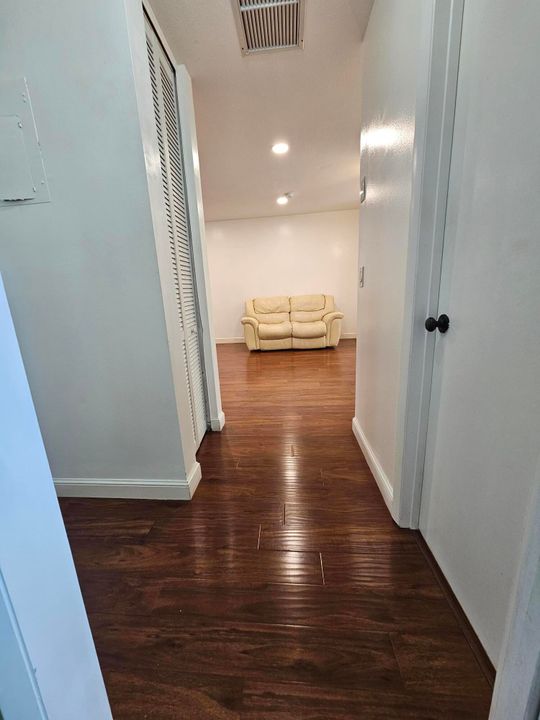 For Sale: $159,000 (2 beds, 2 baths, 895 Square Feet)