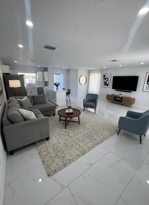 For Rent: $1,995 (3 beds, 2 baths, 1698 Square Feet)