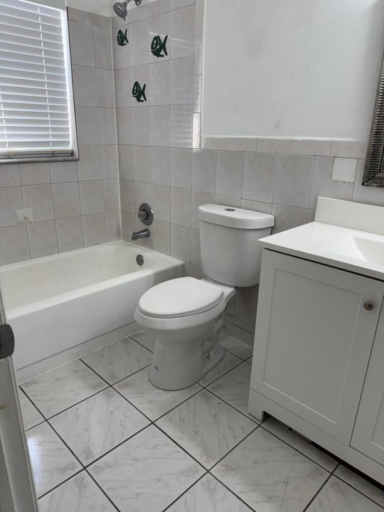 For Rent: $2,300 (2 beds, 2 baths, 960 Square Feet)