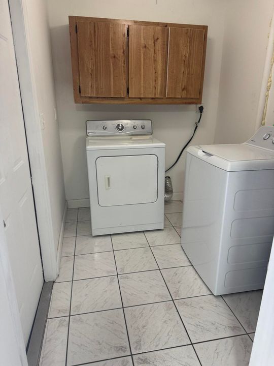 For Rent: $2,300 (2 beds, 2 baths, 960 Square Feet)