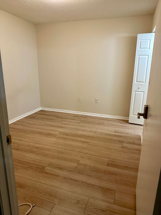 For Rent: $2,100 (2 beds, 2 baths, 920 Square Feet)
