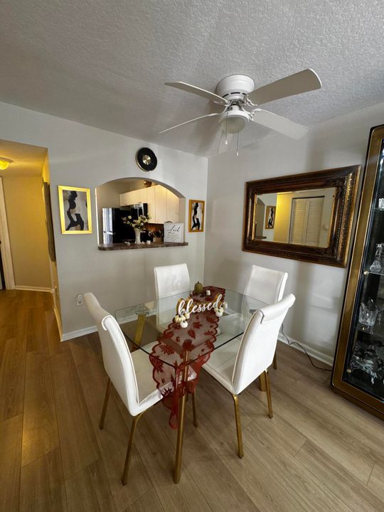 For Rent: $2,100 (2 beds, 2 baths, 920 Square Feet)