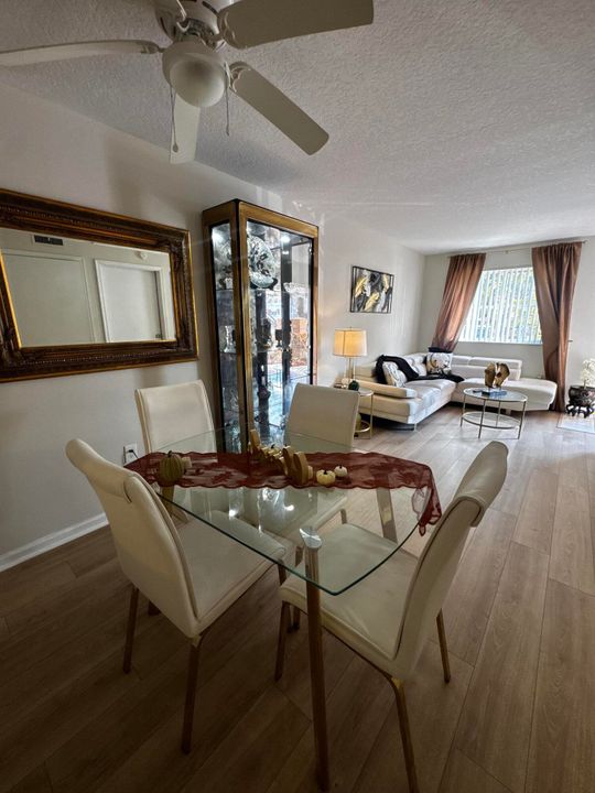 For Rent: $2,100 (2 beds, 2 baths, 920 Square Feet)