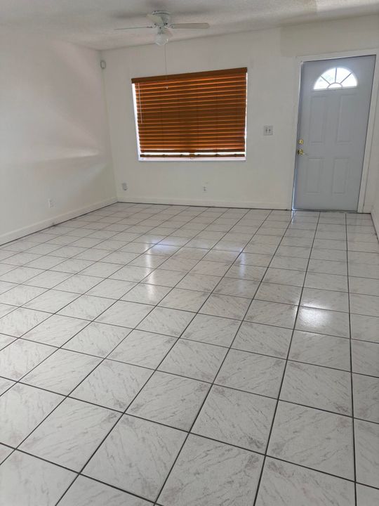 For Rent: $2,300 (2 beds, 2 baths, 960 Square Feet)