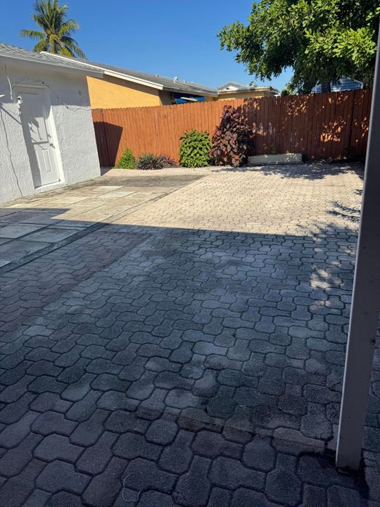 For Rent: $2,300 (2 beds, 2 baths, 960 Square Feet)