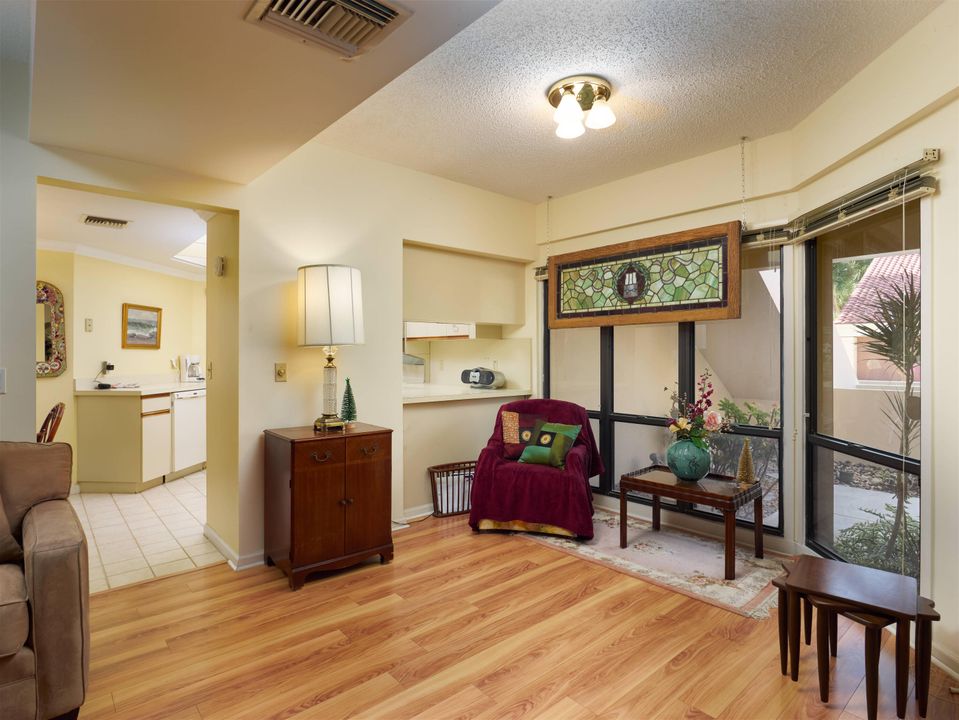 For Sale: $350,000 (2 beds, 2 baths, 1340 Square Feet)