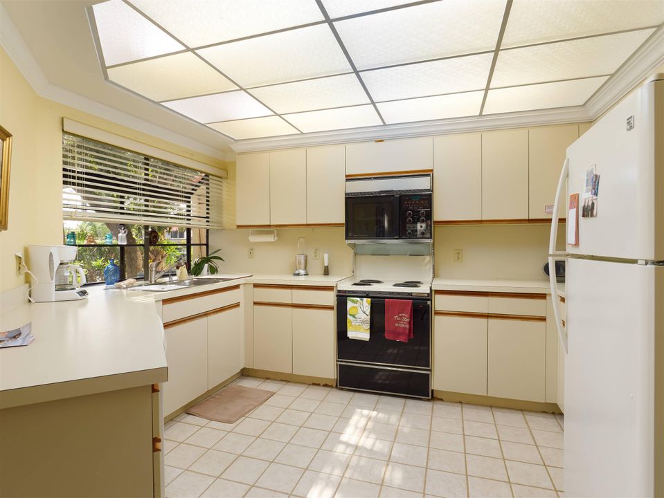 For Sale: $350,000 (2 beds, 2 baths, 1340 Square Feet)