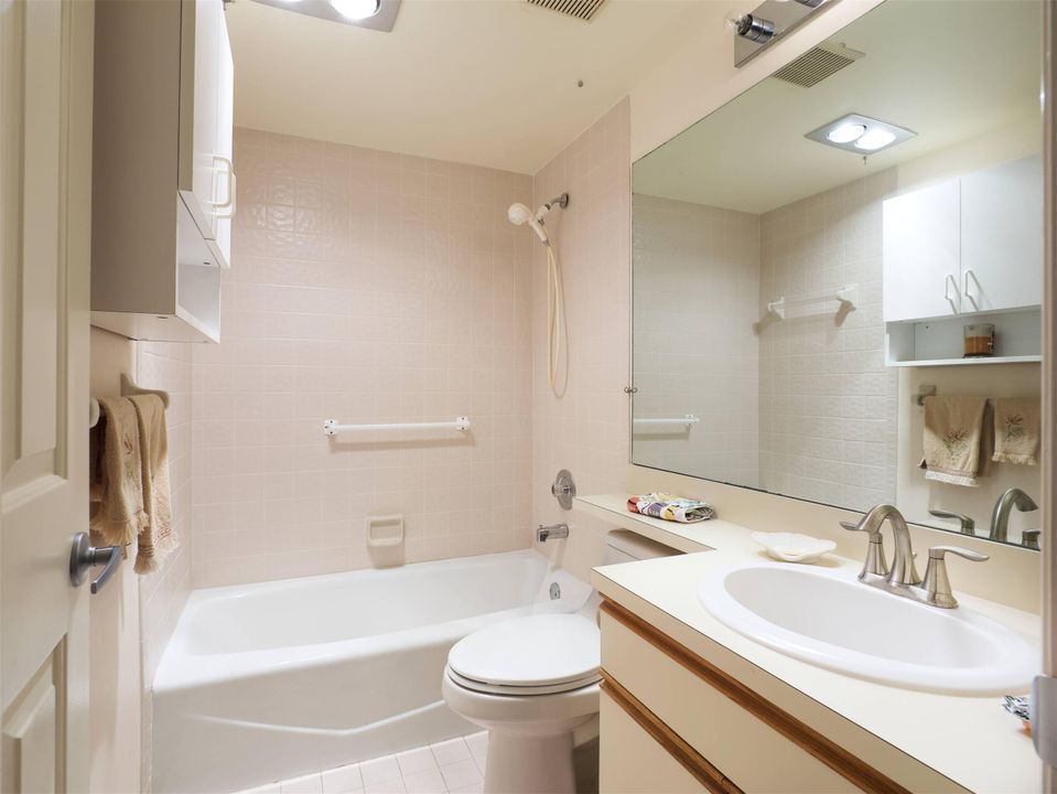 For Sale: $350,000 (2 beds, 2 baths, 1340 Square Feet)