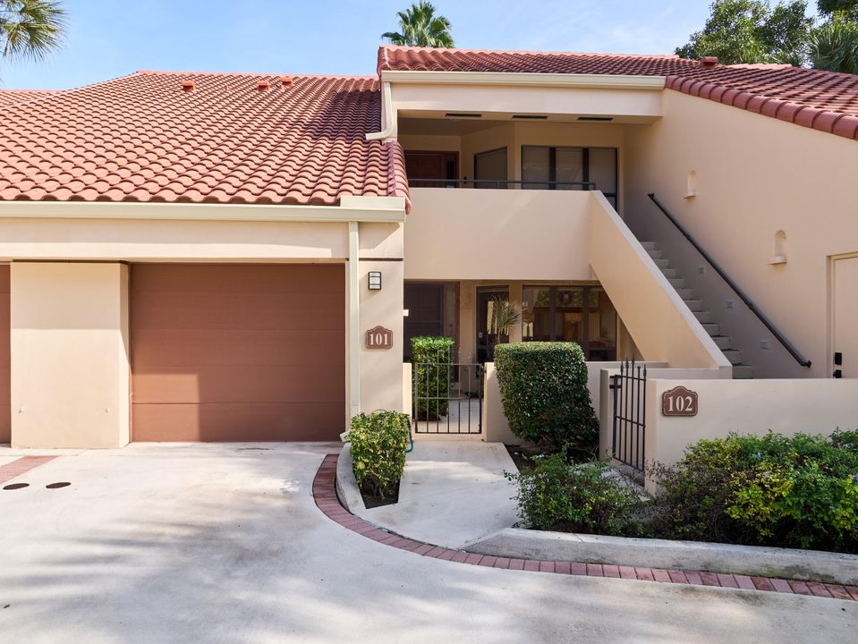 For Sale: $350,000 (2 beds, 2 baths, 1340 Square Feet)