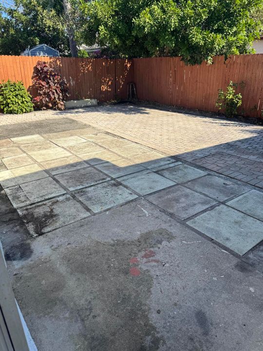 For Rent: $2,300 (2 beds, 2 baths, 960 Square Feet)