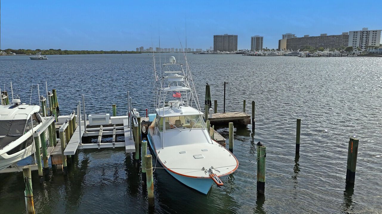 For Sale: $1,585,000 (3 beds, 3 baths, 2362 Square Feet)