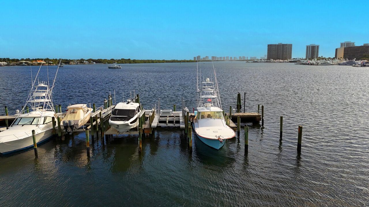 For Sale: $1,585,000 (3 beds, 3 baths, 2362 Square Feet)